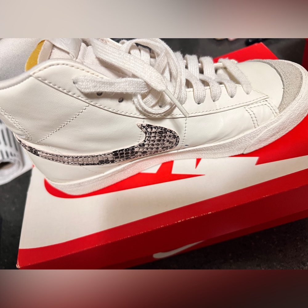 Wmns Blazer Mid '77 SE 'Snakeskin
